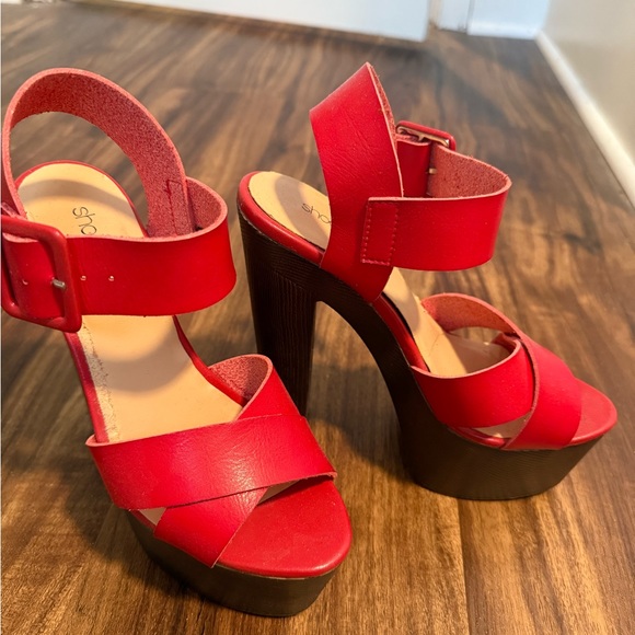 Shoe Dazzle Shoes - Shoe Dazzle Red Platform Heels